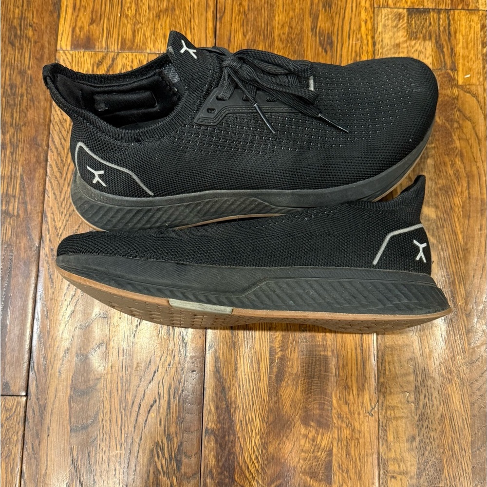 Flux Athletic Women's Black Running Shoes size 6
